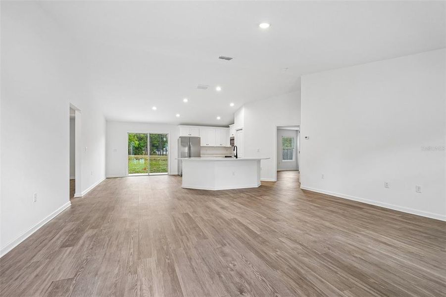 Spacious, unfurnished interior of a new home in , Ocala (Image 13).