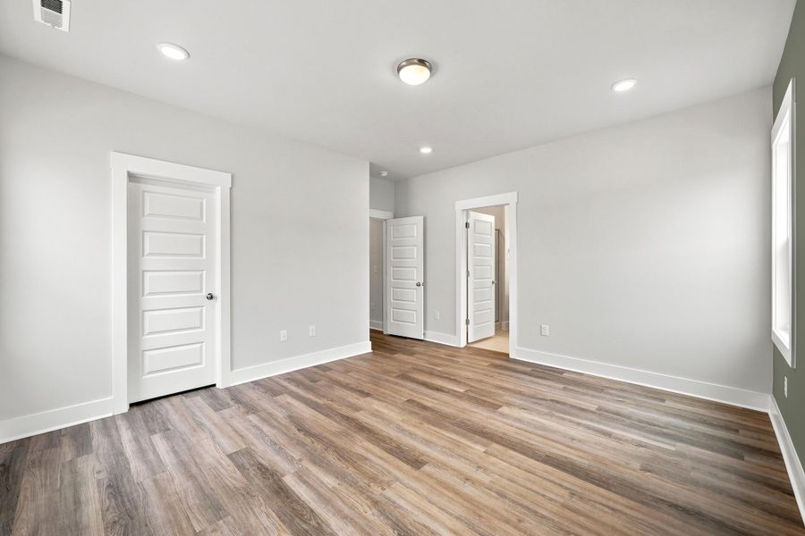 Spacious, unfurnished interior of a new home in Allen Park, Raleigh (Image 16).