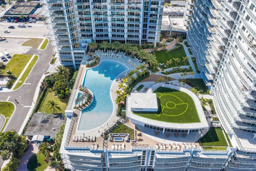 Nautilus 220/6th Floor Pool Deck Nautilus 220/6th Floor Pool Deck