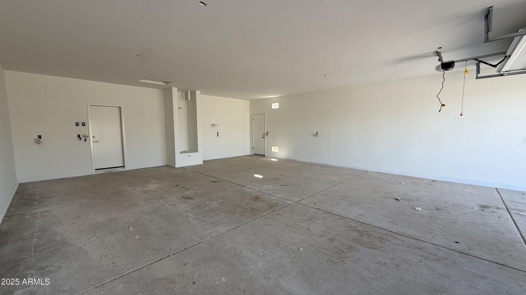 013 - 4-Car Super Garage