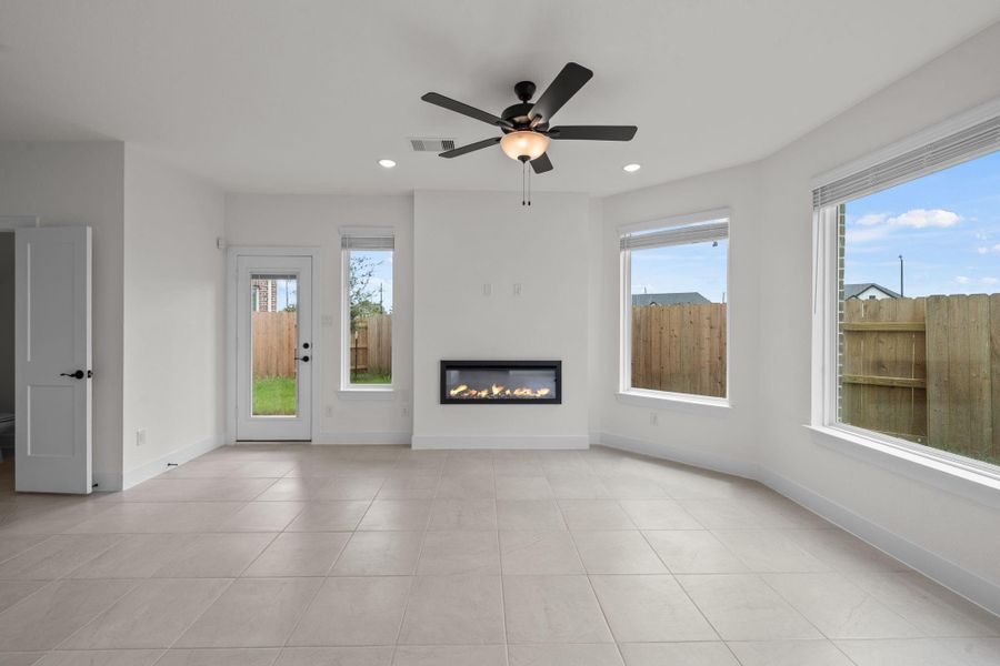 Spacious, unfurnished interior of a new home in , Katy (Image 16).