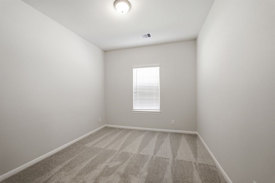 Spacious, unfurnished interior of a new home in Trails at Woodhaven Lakes, La Marque (Image 15).