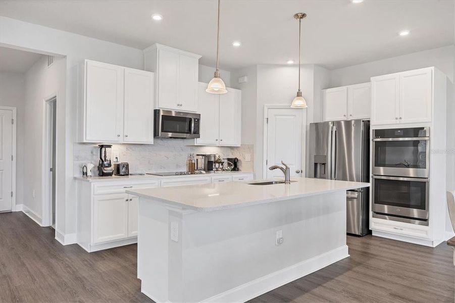 Furnished interior view inside a new home in Avalon Woods, Lakewood Ranch (Image 15). Furnished interior view inside a new home in Avalon Woods, Lakewood Ranch (Image 15).