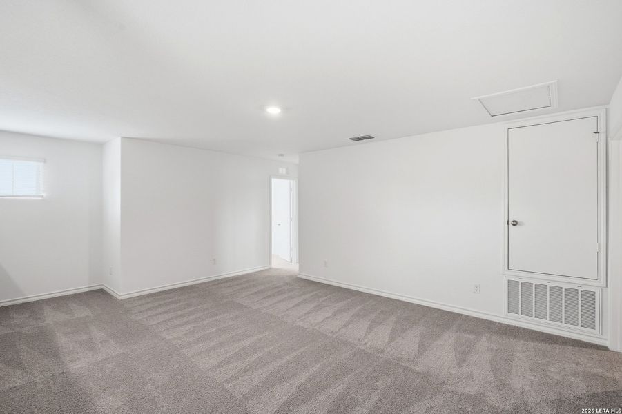 Spacious, unfurnished interior of a new home in Lily Springs, Seguin (Image 17). Spacious, unfurnished interior of a new home in Lily Springs, Seguin (Image 17).