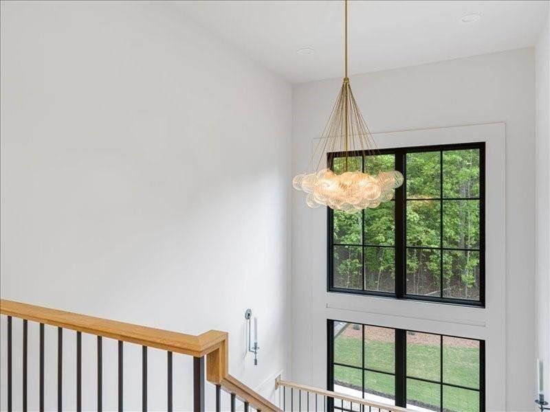 Image 101 of a home in .