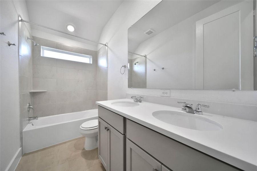 Furnished interior view inside a new home in , Rosharon (Image 9).