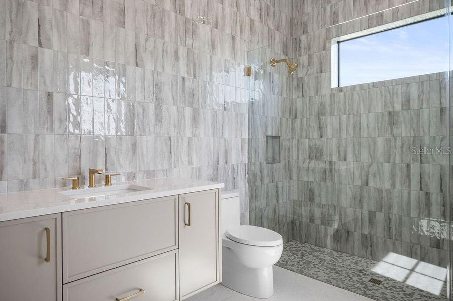 En-Suite Bath-Bedroom 3