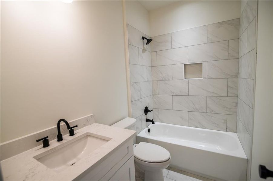 Furnished interior view inside a new home in , Clermont (Image 10).