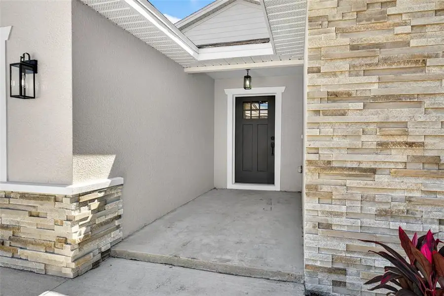Exterior details and patio area of a home in , Dade City (Image 3).