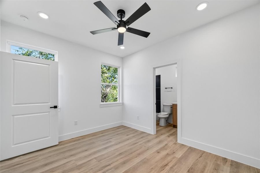 Spacious, unfurnished interior of a new home in , Houston (Image 30).