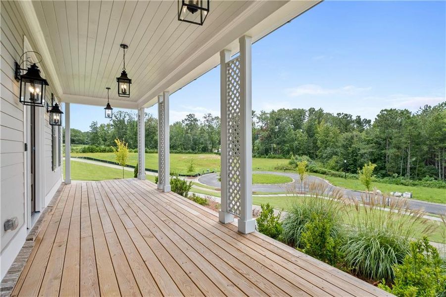 Exterior details and patio area of a home in Crossroads, Alpharetta (Image 33).