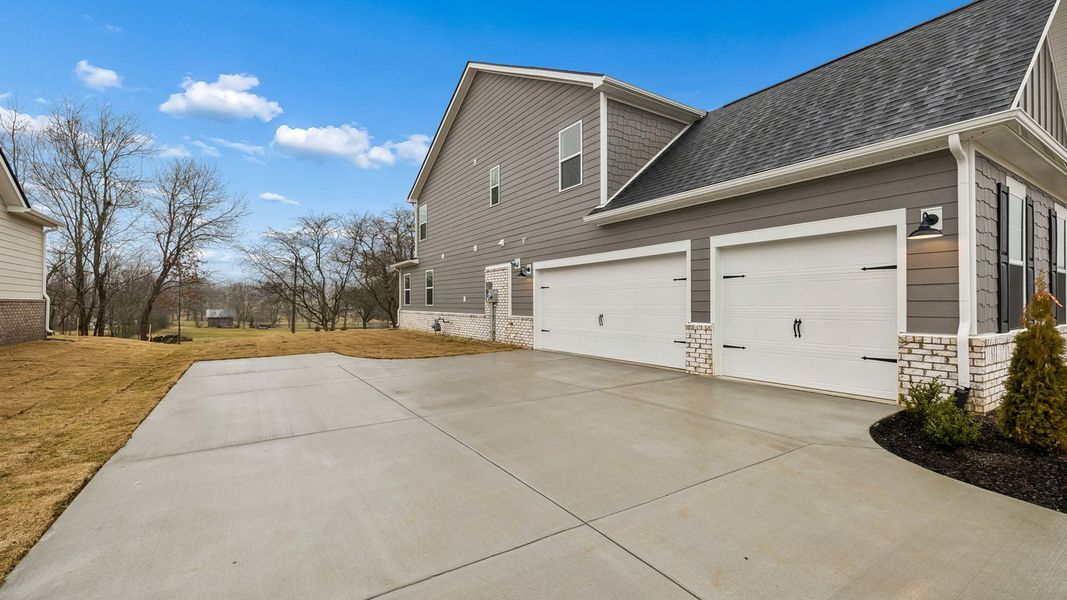 Exterior details and patio area of a home in Harvest Point, Spring Hill (Image 29).