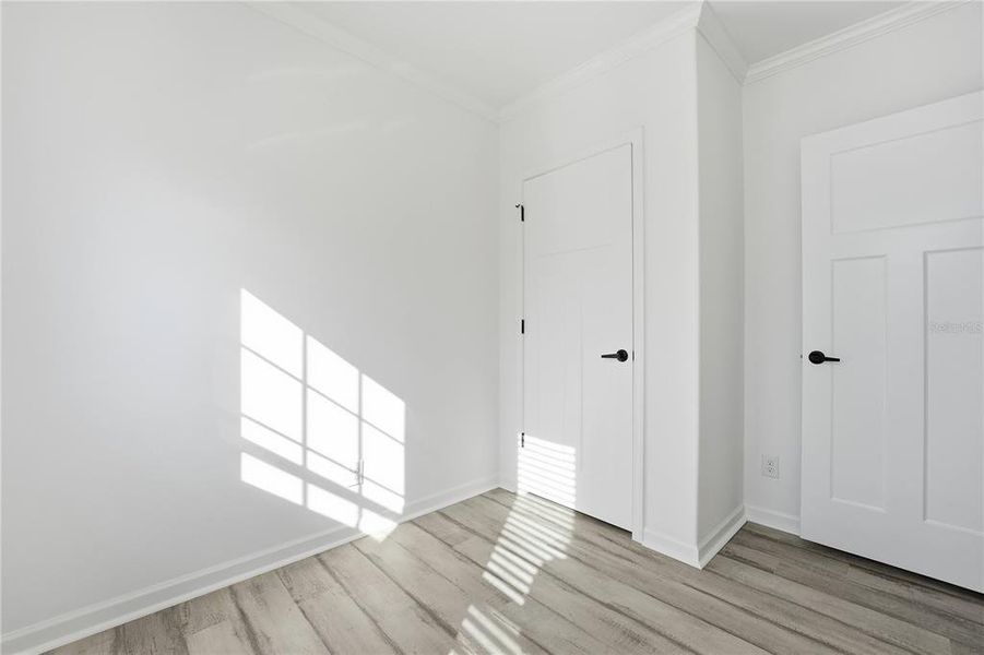 Spacious, unfurnished interior of a new home in , Longboat Key (Image 18).