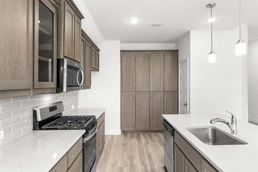 Representative furnished interior of a home built from the Prosper by Pacesetter Homes in Timberbrook, Justin (Image 7).