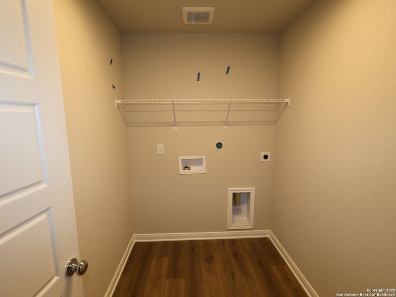 Spacious, unfurnished interior of a new home in Greenspoint Heights, Seguin (Image 27).
