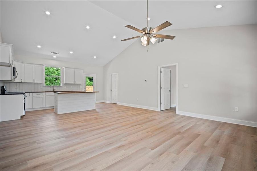 Spacious, unfurnished interior of a new home in , Canton (Image 10).