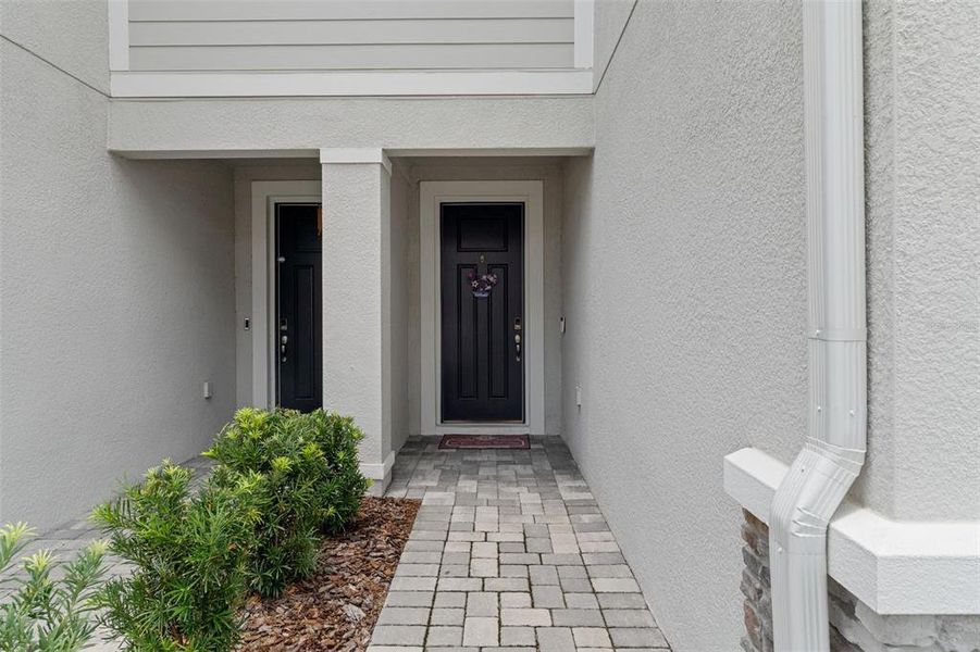 Exterior details and patio area of a home in , Wesley Chapel (Image 3).
