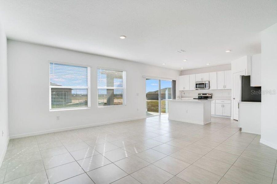 Spacious, unfurnished interior of a new home in Scenic Terrace, Lake Hamilton (Image 14).
