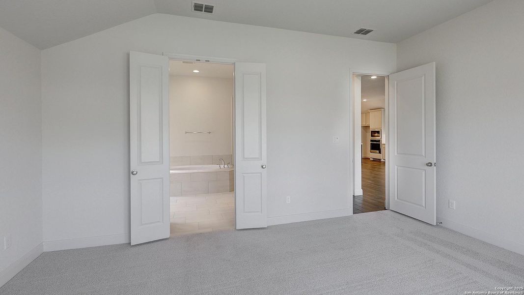 Spacious, unfurnished interior of a new home in Kallison Ranch 50', San Antonio (Image 23).