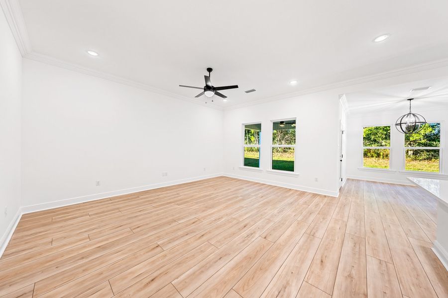 Spacious, unfurnished interior of a new home in Eagle Pointe, Pensacola (Image 13).