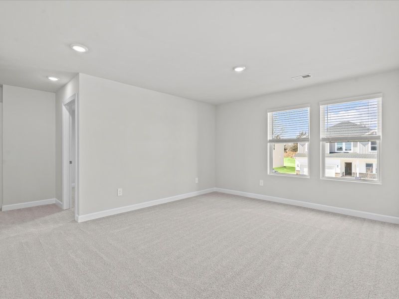 Spacious, unfurnished interior of a new home in Brayfield Manor - Signature Collection, Wellford (Image 14).