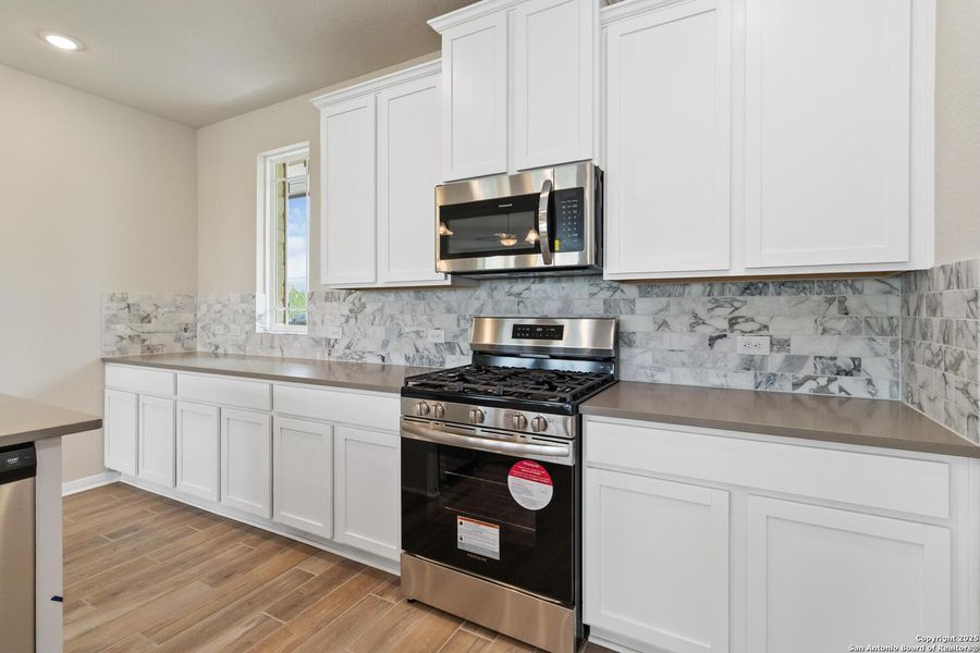 Furnished interior view inside a new home in Jordan's Ranch, San Antonio (Image 8).
