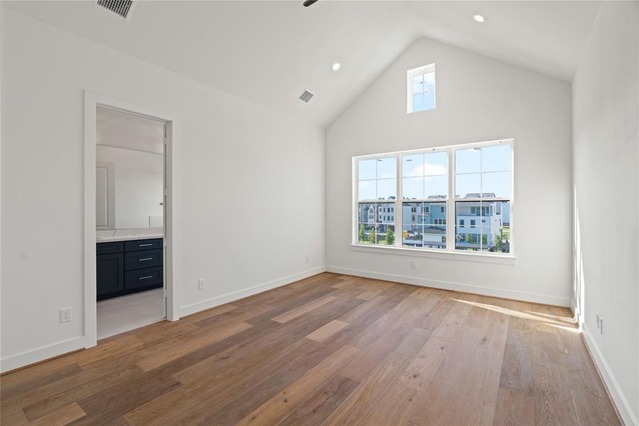 Spacious, unfurnished interior of a new home in , Houston (Image 15).