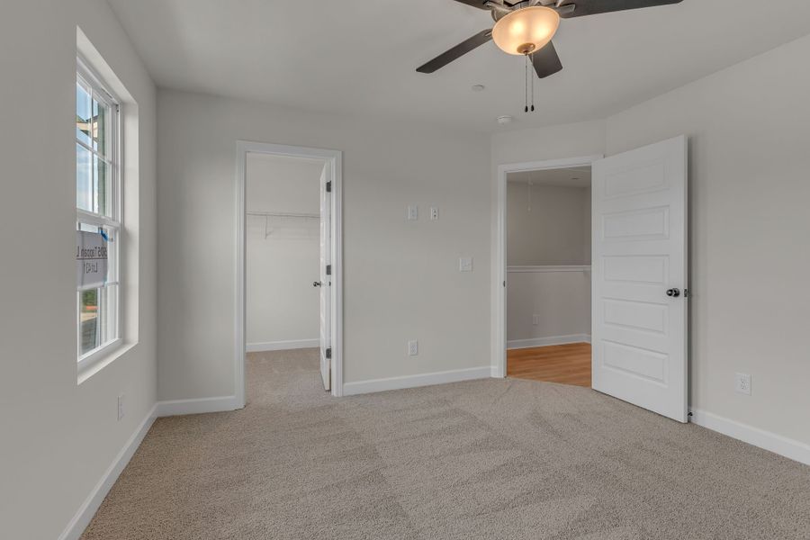 Spacious, unfurnished interior of a new home in Oxford Station, Gallatin (Image 25).