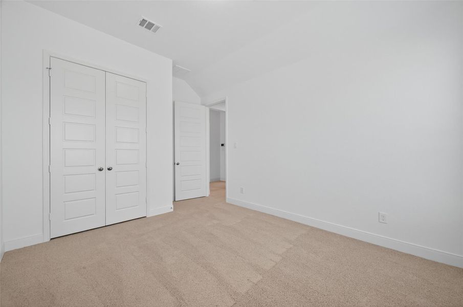 Spacious, unfurnished interior of a new home in Lago Mar, La Marque (Image 30).