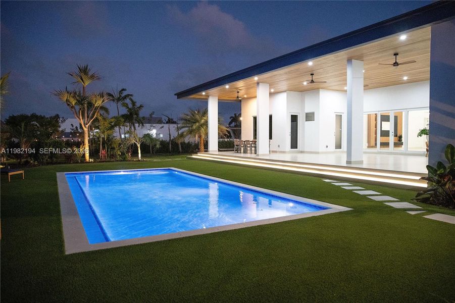 Exterior details and patio area of a home in , Miami (Image 33).