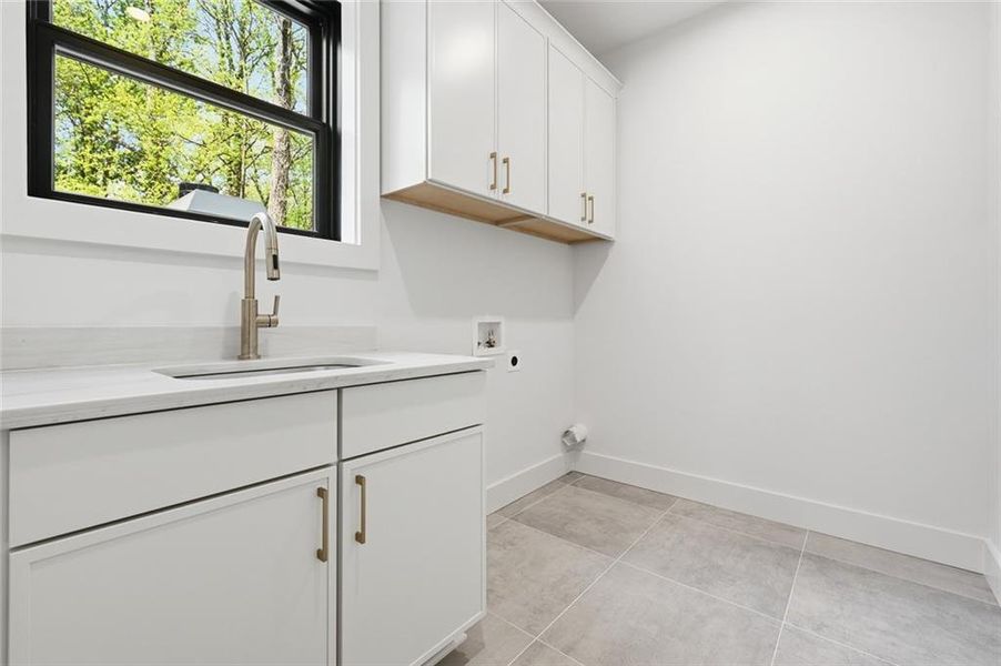 Furnished interior view inside a new home in , Alpharetta (Image 32).