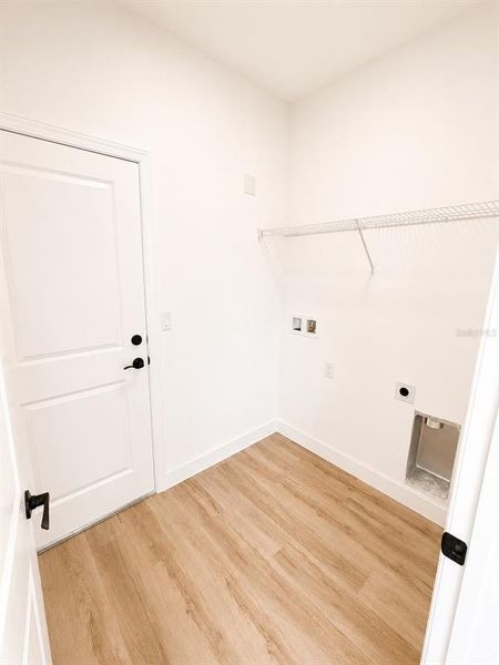 Spacious, unfurnished interior of a new home in , Kissimmee (Image 16).