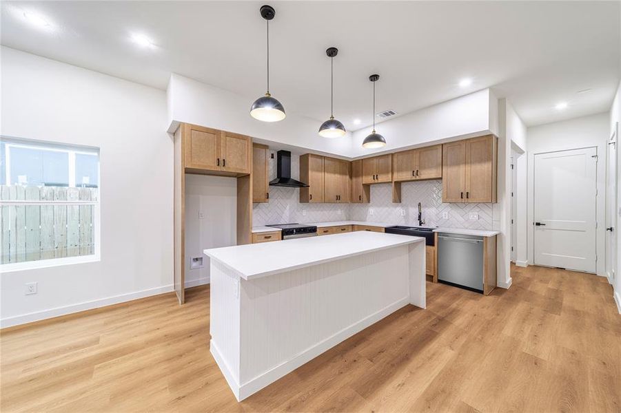 Furnished interior view inside a new home in , Dallas (Image 8).