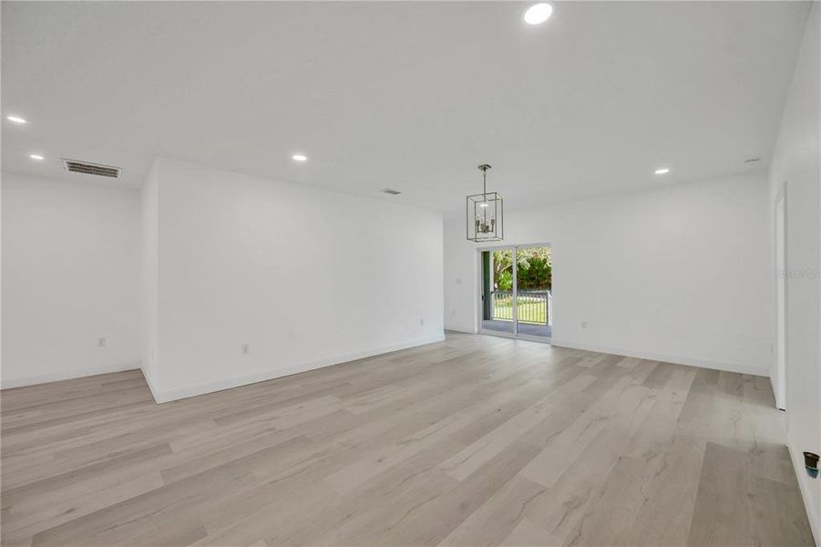 Spacious, unfurnished interior of a new home in , Dade City (Image 34).