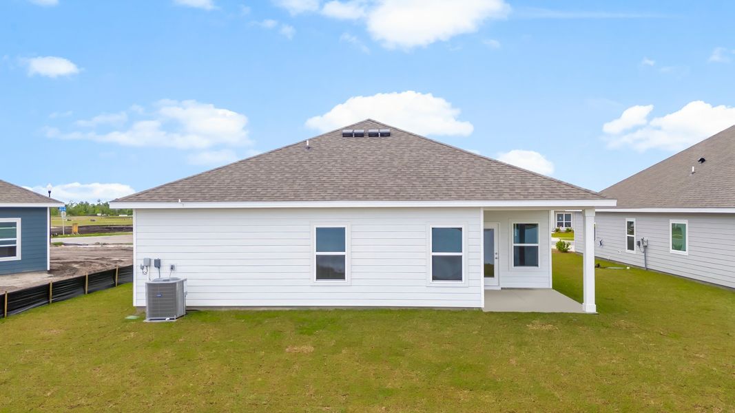 Representative exterior details of a home built from the The Riverside by D.R. Horton in Hodges Bayou Plantation, Panama City (Image 4).