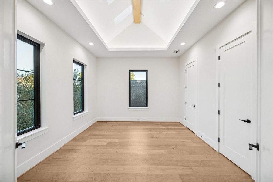 Spacious, unfurnished interior of a new home in , Houston (Image 21).