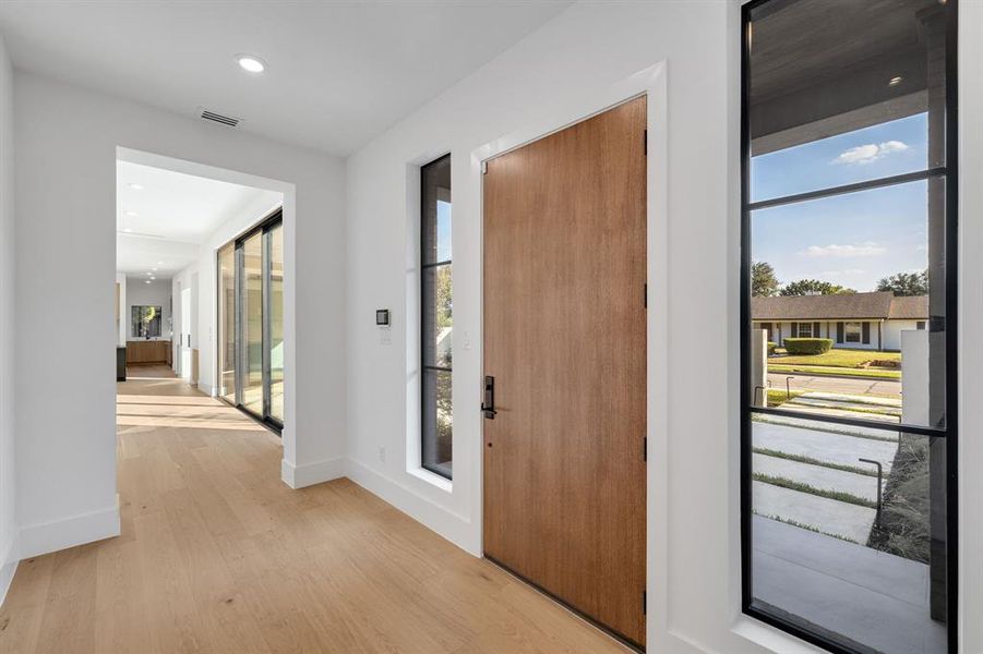 Spacious, unfurnished interior of a new home in , Farmers Branch (Image 20).