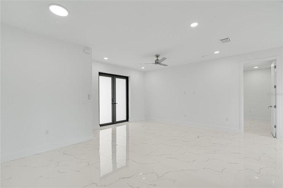 Spacious, unfurnished interior of a new home in , Rotonda West (Image 19).