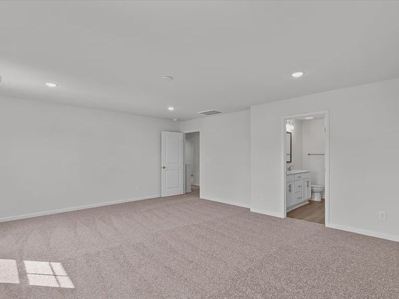 Spacious, unfurnished interior of a new home in Portrait Hills, Aiken (Image 12).