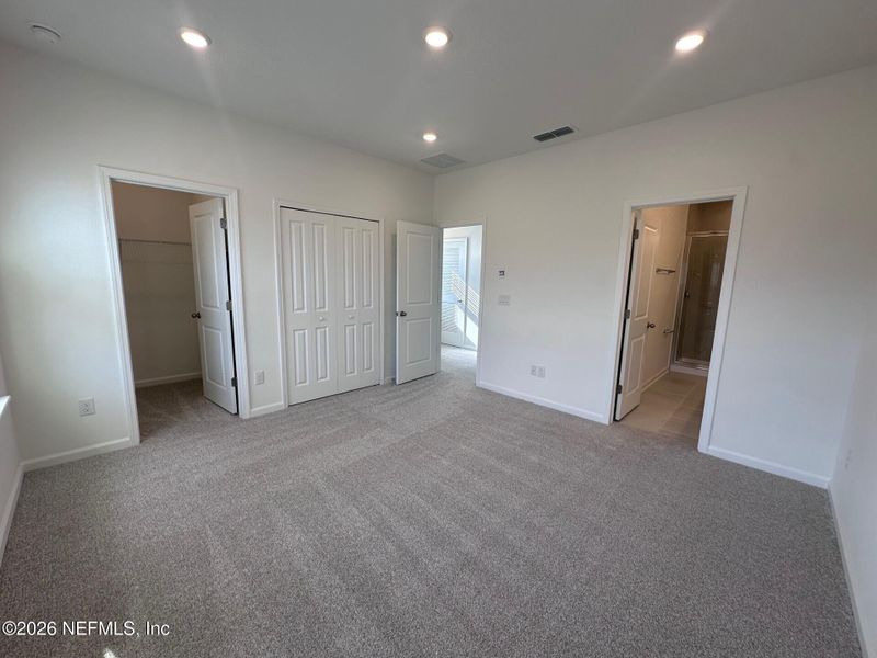 Spacious, unfurnished interior of a new home in , St. Augustine (Image 4).