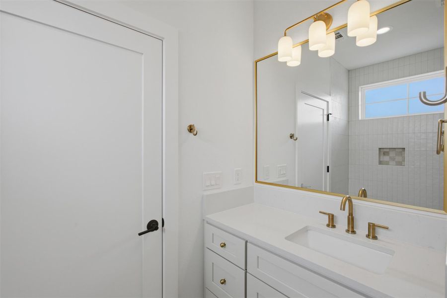 Junior/ Inlaw suite full bath Junior/ Inlaw suite full bath