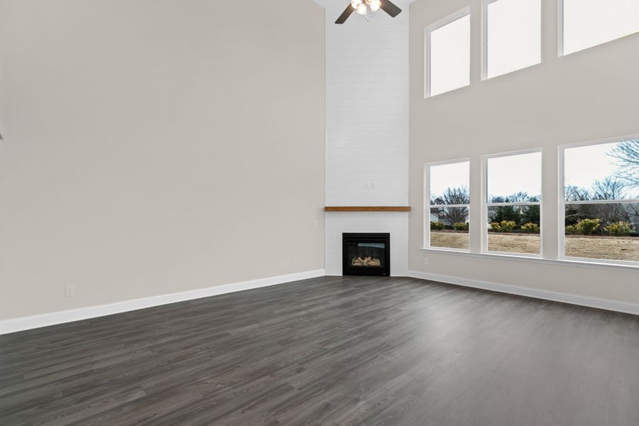Representative unfurnished interior of a home built from the Warren by UnionMain Homes in Austin Springs, Bethlehem (Image 23).