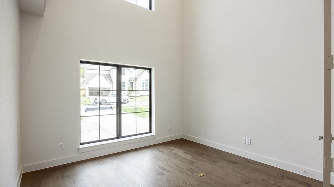 Spacious, unfurnished interior of a new home in Palmera Ridge 70', Leander (Image 9).
