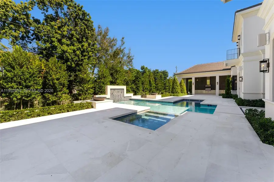 Exterior details and patio area of a home in , Pinecrest (Image 4).