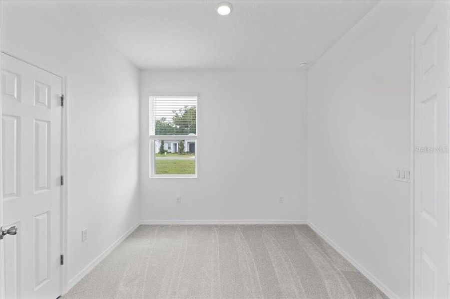 Spacious, unfurnished interior of a new home in Mirror Lake Village, Fruitland Park (Image 6).