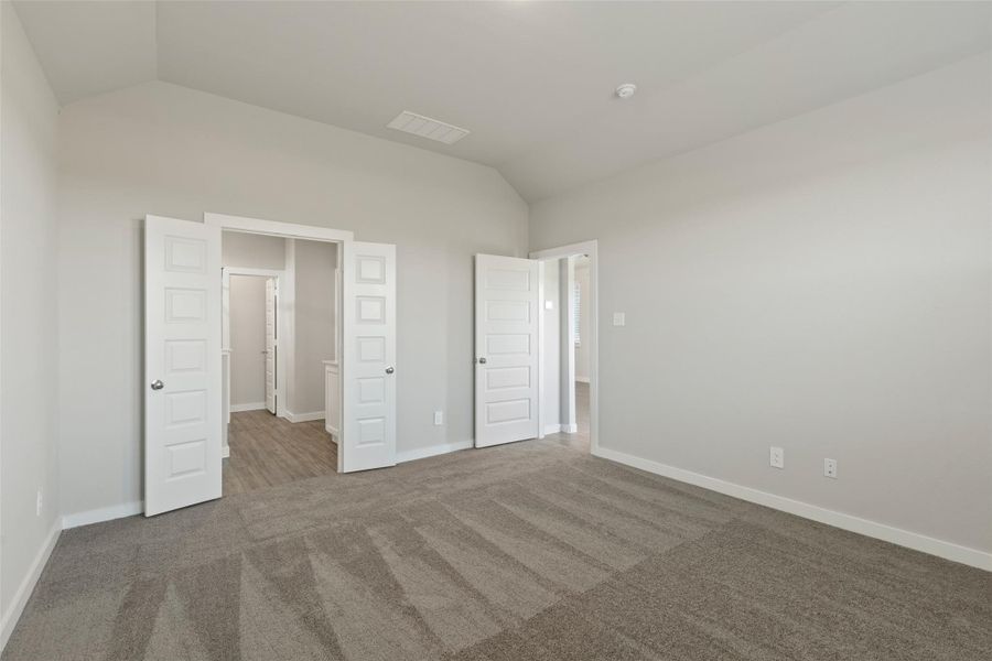 Spacious, unfurnished interior of a new home in Trinity Ranch, Elgin (Image 23).