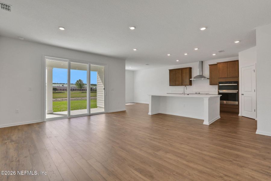 Spacious, unfurnished interior of a new home in Amberly, Green Cove Springs (Image 22).
