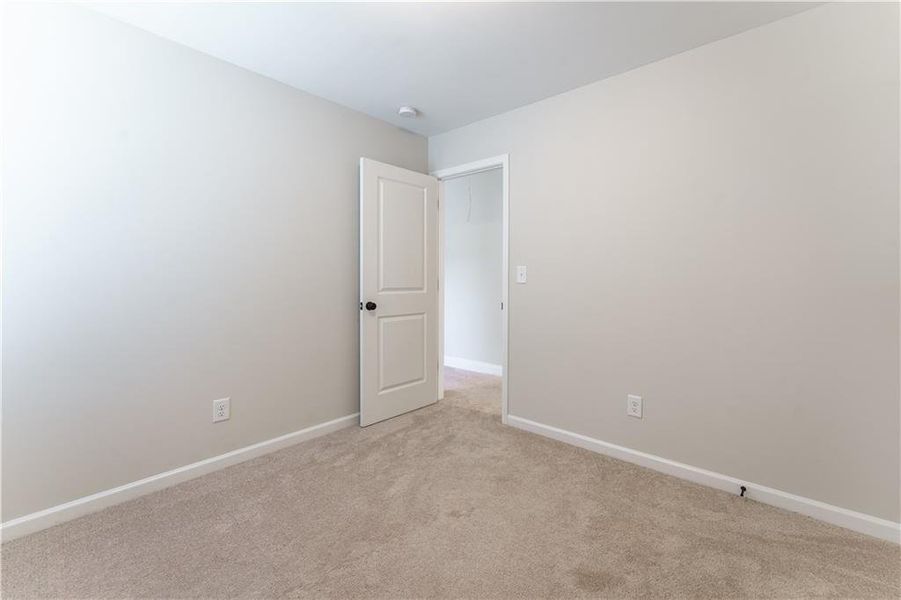 Spacious, unfurnished interior of a new home in Edenglen, Buford (Image 24).