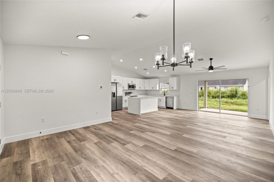 Spacious, unfurnished interior of a new home in , Ocala (Image 19).