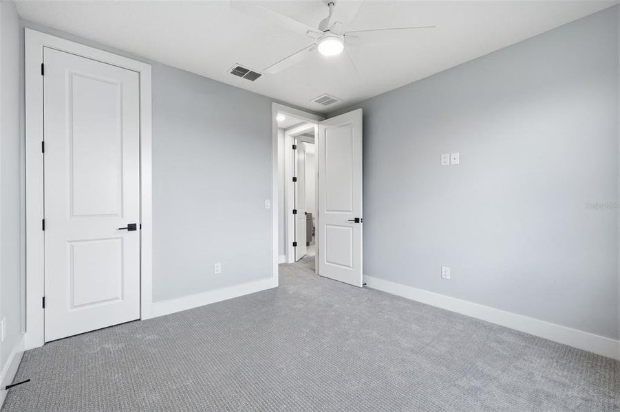 Spacious, unfurnished interior of a new home in , Tampa (Image 30).